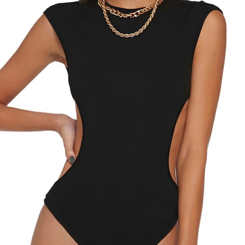 Milumia Sleeveless Black Crewneck Bodysuit Cut-Out
